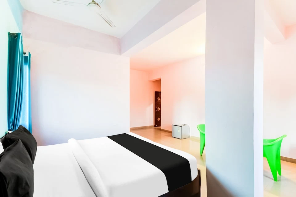 Budget room at Hotel Saniya Udaipur near C.A. Circle